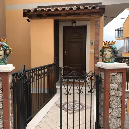 Casa Cundari カステルモーラ