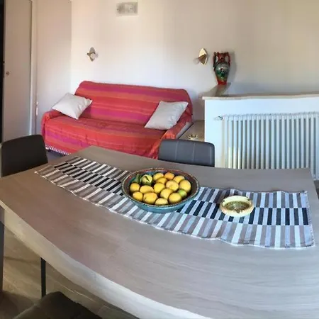 Casa Cundari カステルモーラ