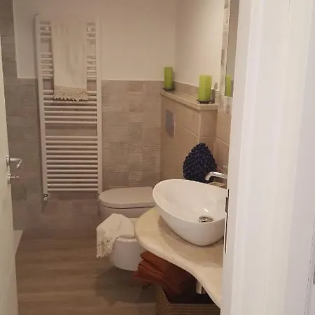 Casa Cundari アパート カステルモーラ